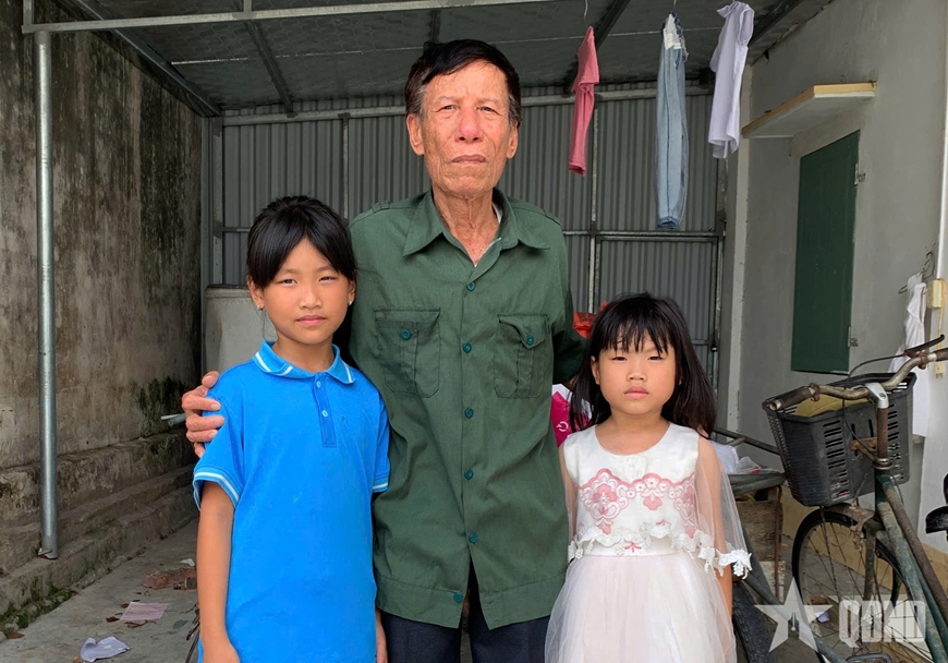 Cựu chiến binh Nguyễn Văn Toán nuôi hai cháu mồ côi