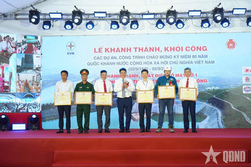 Hòa lưới điện tổ máy số 1 - Dự án Nhà máy Thủy điện Hòa Bình mở rộng