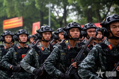 Gallery - 	Bước chân chiến sĩ Công an nhân dân hướng về ngày hội lớn