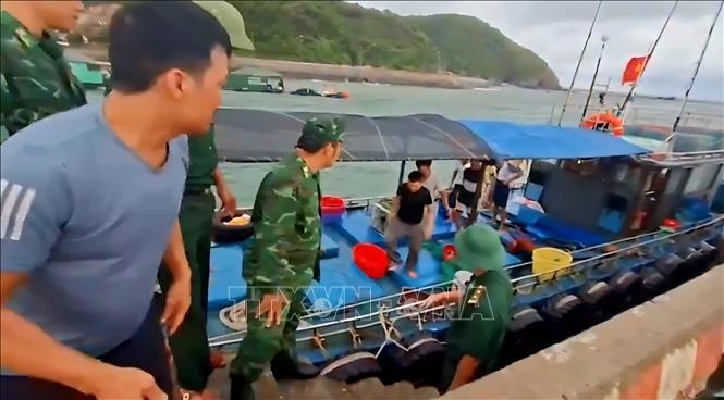 10 thuyền viên được cứu vớt an toàn tại vùng biển Cô Tô