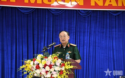 View - 	Bộ Tổng Tham mưu trao quà tặng người dân tỉnh Cà Mau