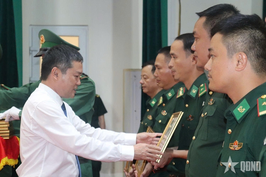 Trao thưởng các lực lượng đấu tranh thành công 2 chuyên án lớn chống tội phạm ma túy