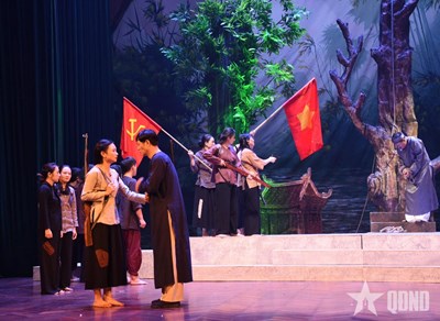 View - 	“Sấm dậy đồng chiêm” - lời nhắc nhớ về giá trị của độc lập, tự do