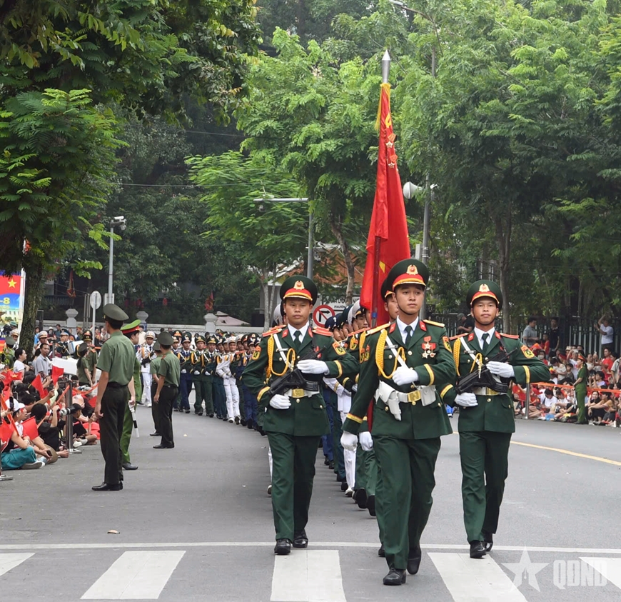 Lực lượng diễu binh, diễu hành cơ động về khu vực quanh Quảng trường Ba Đình, sẵn sàng tổng hợp luyện