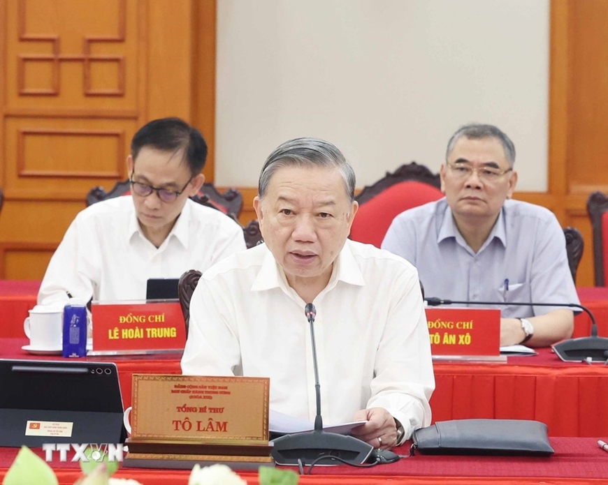 Bộ Chính trị cho ý kiến về công tác chuẩn bị Đại hội Đảng bộ TP Hà Nội và Đảng bộ TP Hồ Chí Minh