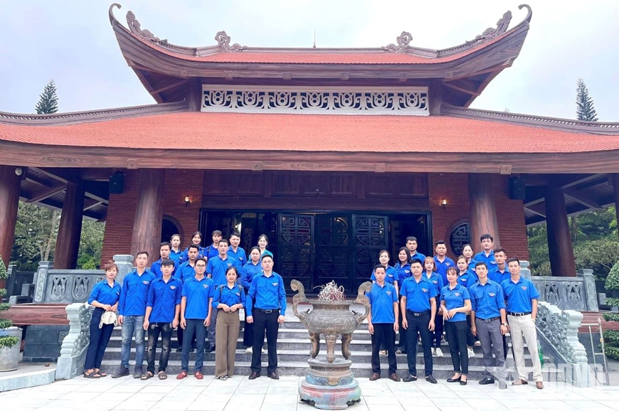 Hành trình về nơi suối nguồn Việt Bắc