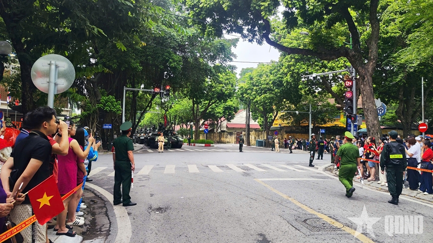 Lực lượng diễu binh, diễu hành cơ động về khu vực quanh Quảng trường Ba Đình, sẵn sàng tổng hợp luyện