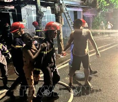 Hưng Yên: 7 người được cứu khỏi đám cháy lúc rạng sáng