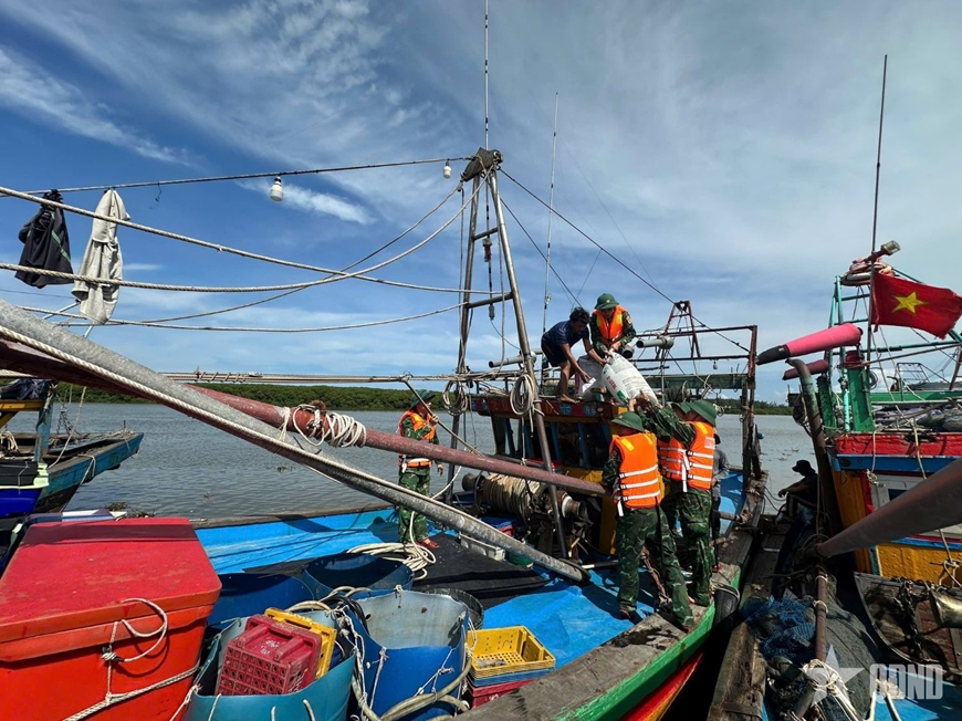 Bão số 5: Còn nhiều tàu cá của ngư dân miền Trung đang hoạt động trên biển