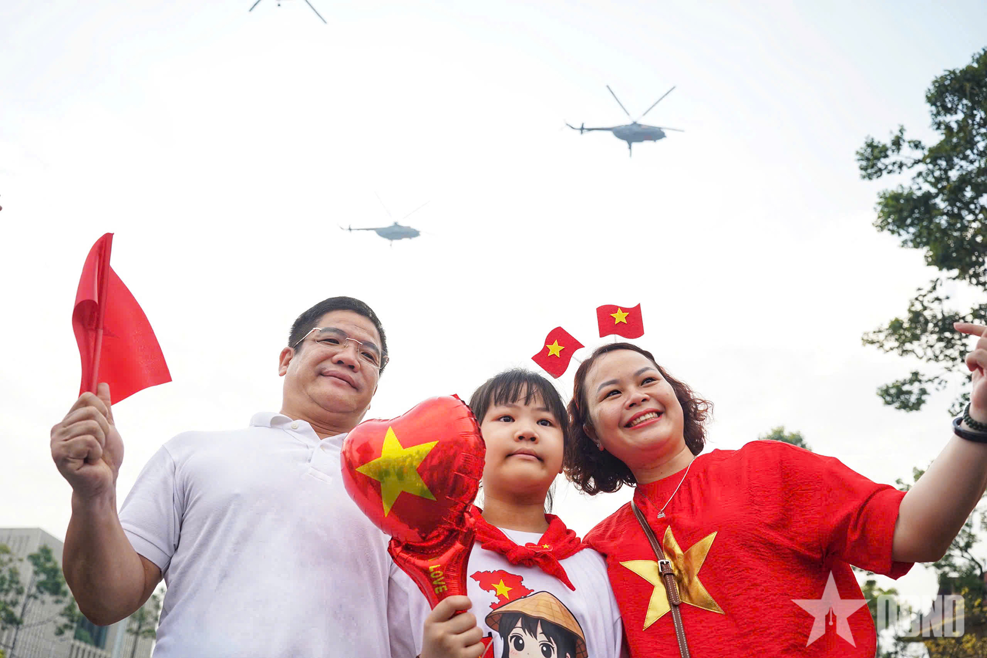 Hàng chục nghìn người xem 