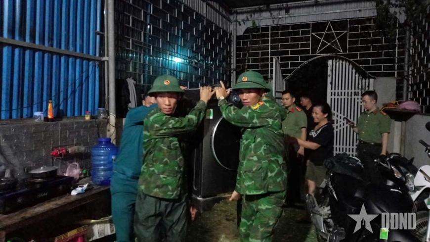 Các địa phương, đơn vị trên địa bàn Quân khu 4 sơ tán dân phòng tránh bão số 5