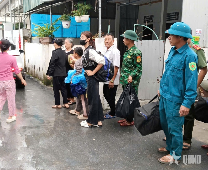Các địa phương, đơn vị trên địa bàn Quân khu 4 sơ tán dân phòng tránh bão số 5