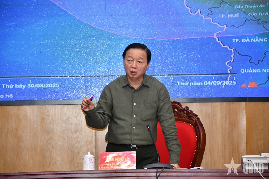Phó thủ tướng Trần Hồng Hà chỉ đạo công tác ứng phó bão số 5 tại Sở chỉ huy trung tâm Quân khu 4