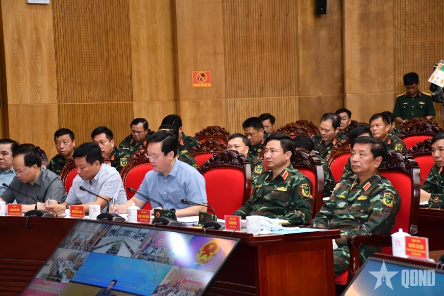 Phó thủ tướng Trần Hồng Hà chỉ đạo công tác ứng phó bão số 5 tại Sở chỉ huy trung tâm Quân khu 4