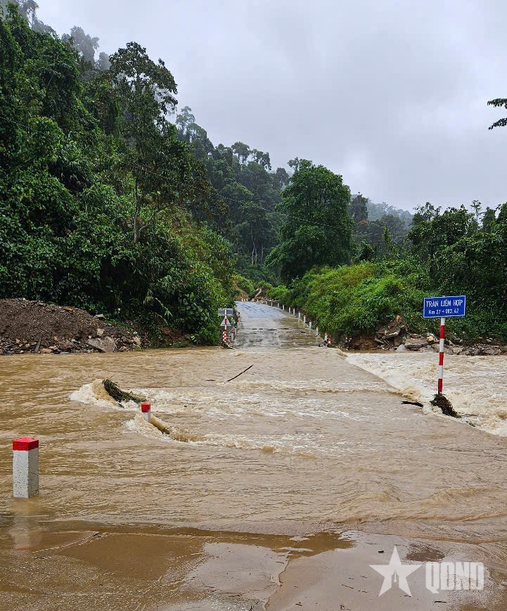 Bão số 5 gây mưa lớn kéo dài, nhiều địa phương ngập nặng và sạt lở đất