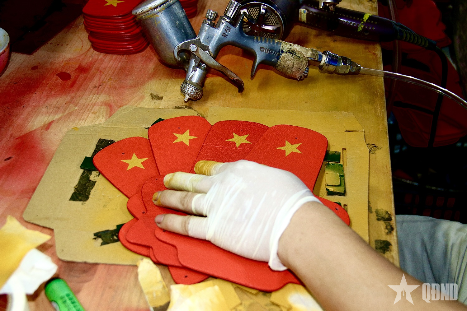 Bộ sưu tập “Việt Nam ơi”: Khi tình yêu nước thắp sáng nghị lực cho những “vầng trăng khuyết”