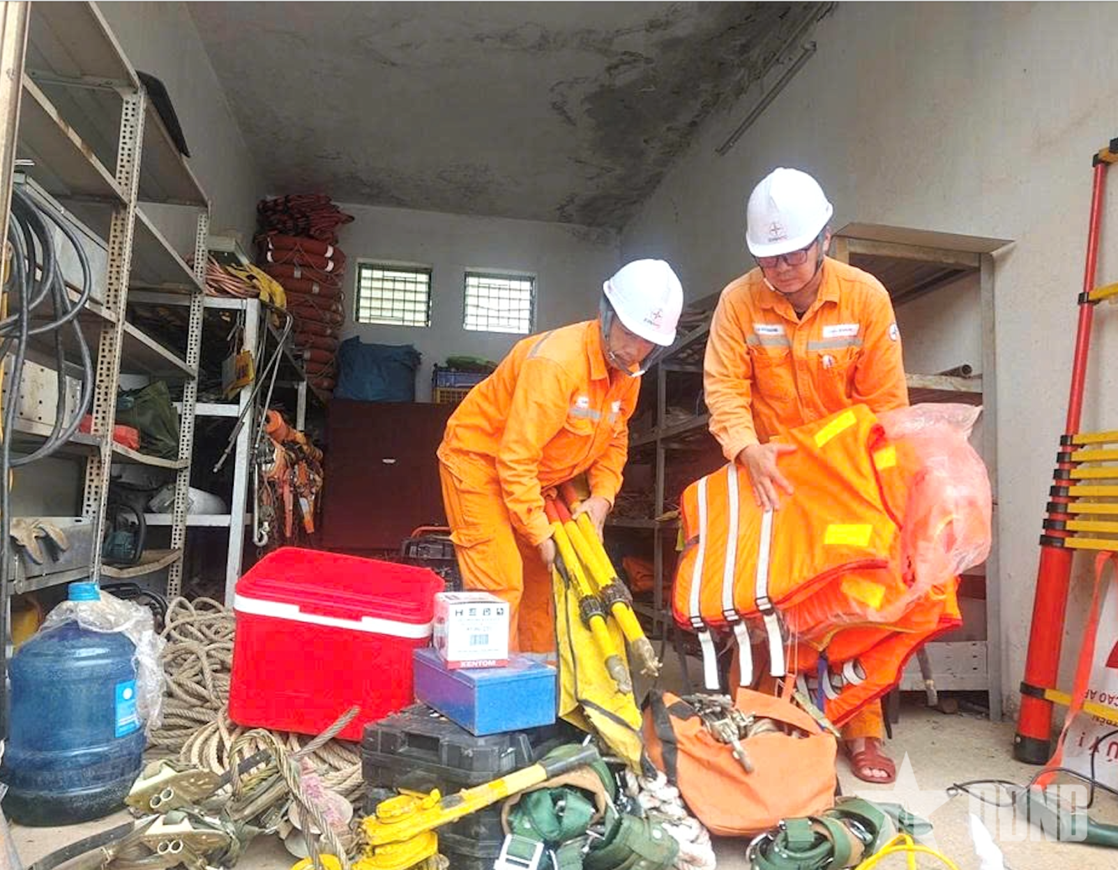 Sớm cấp điện trở lại vùng tâm bão