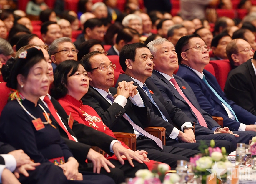 Tổng Bí thư Tô Lâm gặp mặt các thế hệ đại biểu Quốc hội qua các thời kỳ