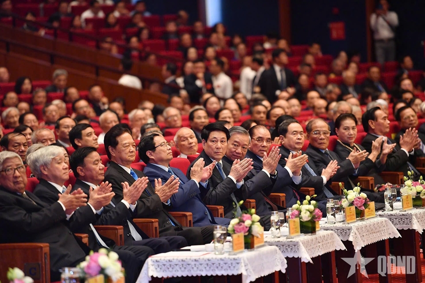 Tổng Bí thư Tô Lâm gặp mặt các thế hệ đại biểu Quốc hội qua các thời kỳ