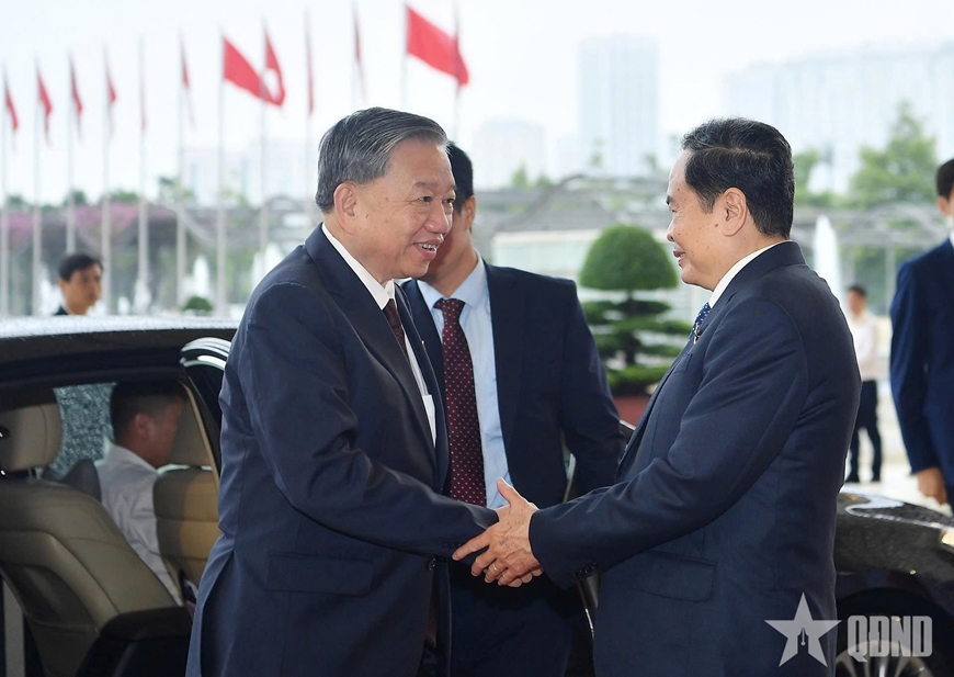 Tổng Bí thư Tô Lâm gặp mặt các thế hệ đại biểu Quốc hội qua các thời kỳ
