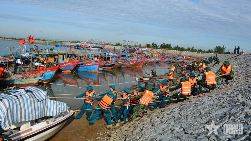 Gắn bó tình quân dân trong bão dữ