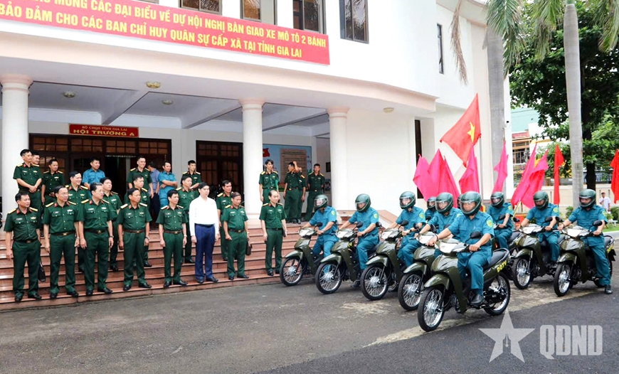 Bàn giao 270 xe mô tô cho các Ban CHQS cấp xã tỉnh Gia Lai