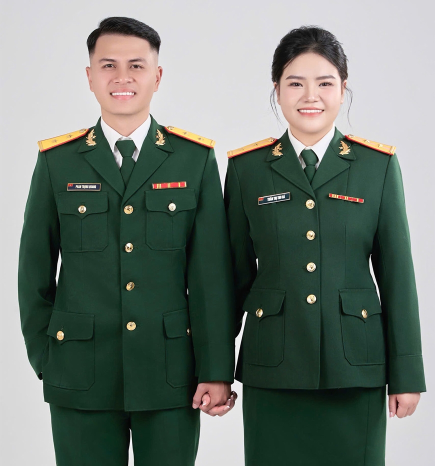 Hai chị em gái ruột sánh vai trong đội hình diễu binh, diễu hành A80