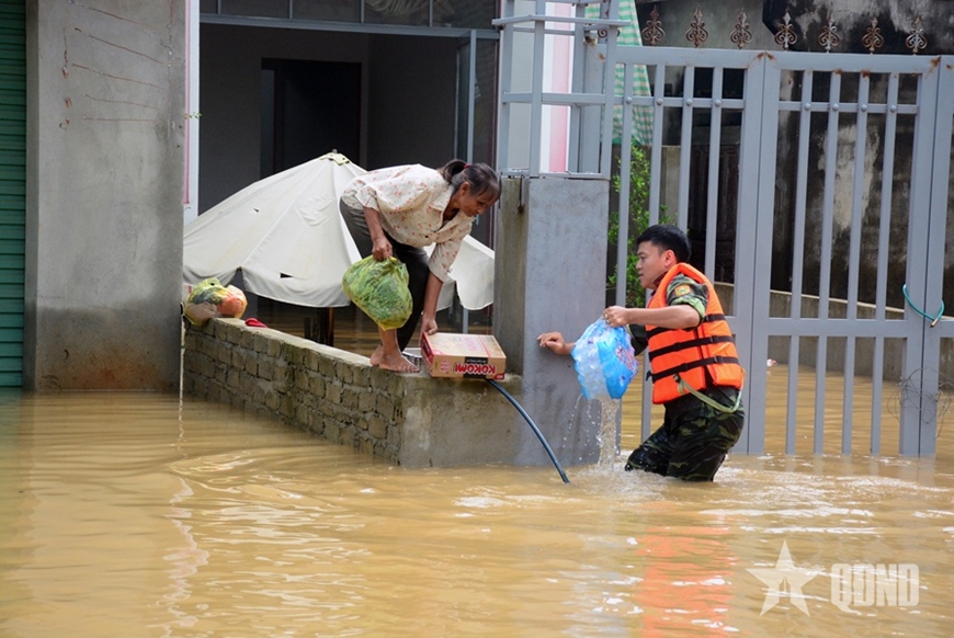 Thanh Hóa: Khẩn trương cứu trợ, đảm bảo an toàn cho nhân dân trong vùng ngập lụt Kim Tân