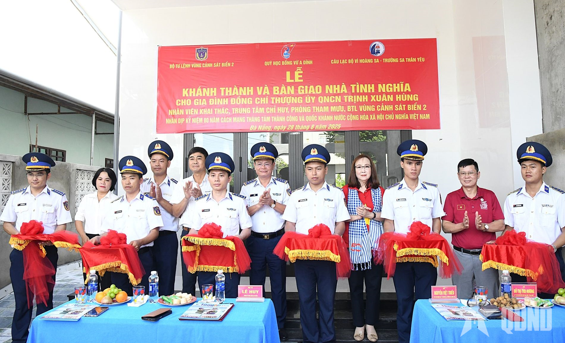 Vùng Cảnh sát biển 2, bàn giao 2 nhà tình nghĩa