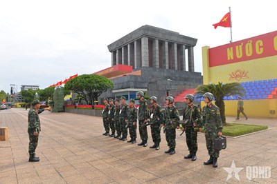 View - 	Tổng duyệt lễ kỷ niệm, diễu binh, diễu hành tại Quảng trường Ba Đình