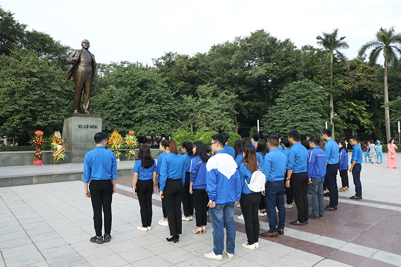 V.I.Lênin - Người soi đường cho phong trào giải phóng dân tộc V.I.Lênin - Người soi đường cho phong trào giải phóng dân tộc