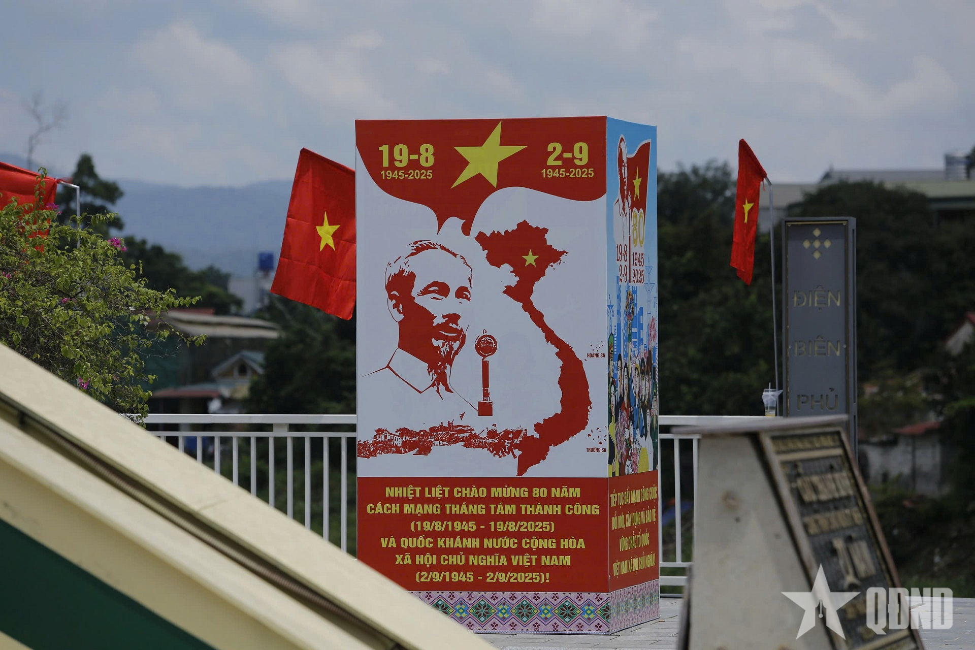 Điện Biên rực rỡ cờ đỏ chào mừng 80 năm Quốc khánh 2-9