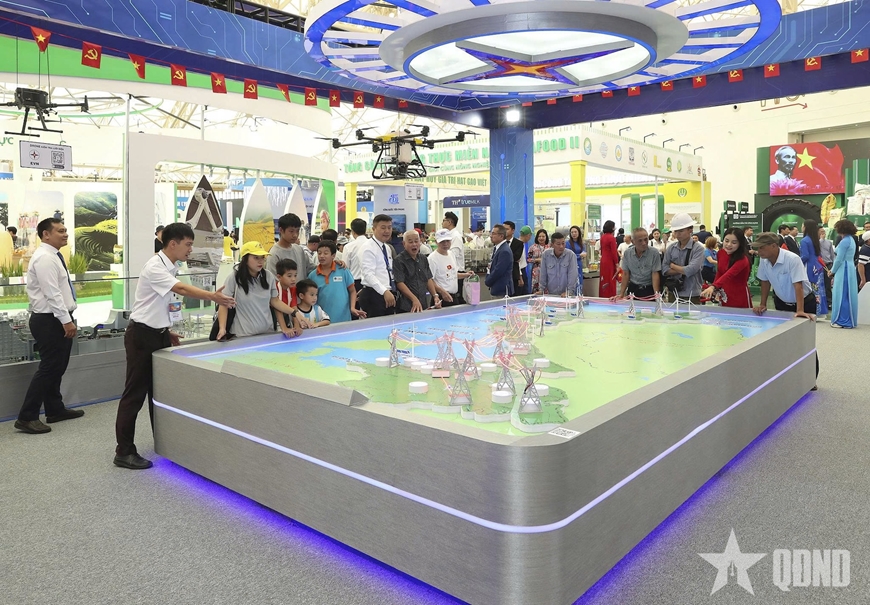 Kể chuyện ngành điện từ sa bàn Hệ thống điện quốc gia