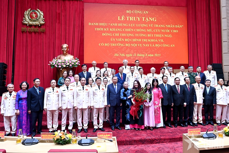 Tổng Bí thư Tô Lâm dự Lễ truy tặng danh hiệu Anh hùng Lực lượng vũ trang nhân dân thời kỳ kháng chiến chống Mỹ, cứu nước đối với Thượng tướng Bùi Thiện Ngộ