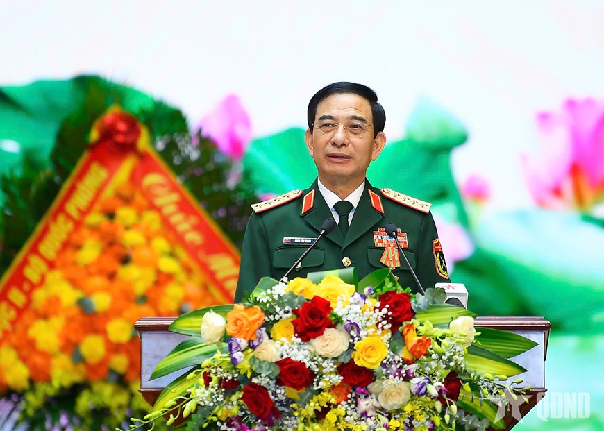 Trao huân chương tặng các đồng chí lãnh đạo Bộ Quốc phòng