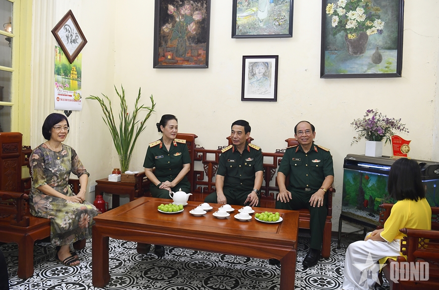 Đại tướng Phan Văn Giang dâng hương, tưởng niệm Chủ tịch Hồ Chí Minh và tri ân các đồng chí nguyên lãnh đạo Đảng, Nhà nước, Quân đội