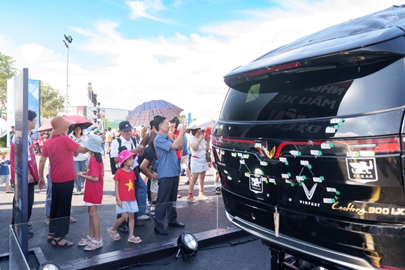 Chuyên gia xe ấn tượng về Lạc Hồng 900 LX: Nâng tầm công nghệ, kỹ thuật và độ hoàn thiện của ô tô Việt Nam