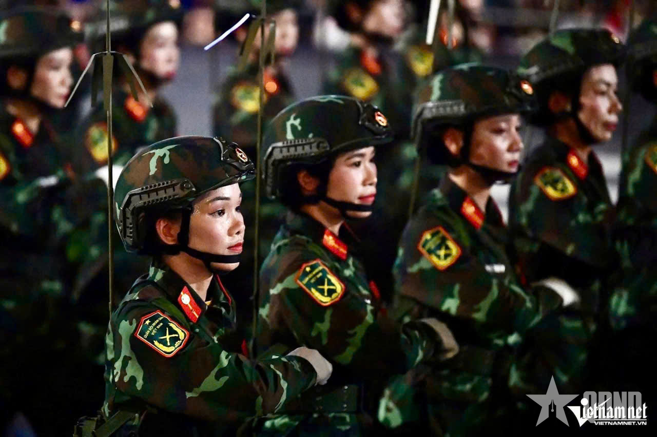 Nữ quân nhân ba lần đứng trong hàng ngũ diễu binh, diễu hành quốc gia