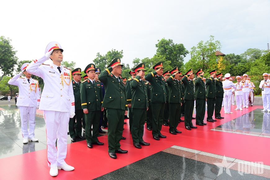 Lãnh đạo Đảng, Nhà nước, Quân đội vào Lăng viếng Chủ tịch Hồ Chí Minh nhân kỷ niệm 80 năm Quốc khánh 2-9