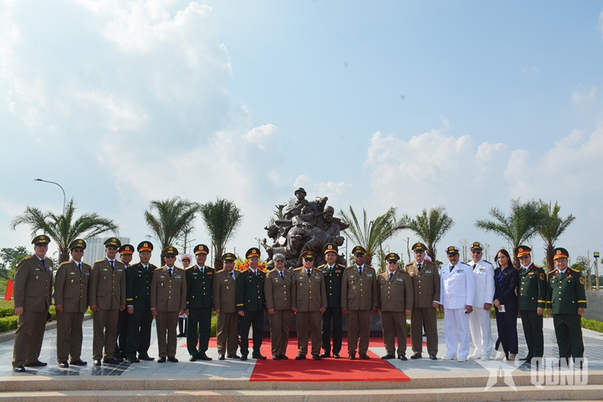 Đoàn Bộ Quốc phòng Cuba thăm Bảo tàng Lịch sử quân sự Việt Nam