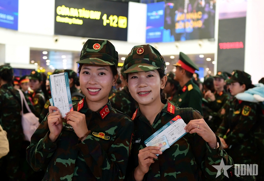 Các đoàn tham gia nhiệm vụ diễu binh, diễu hành rời Hà Nội