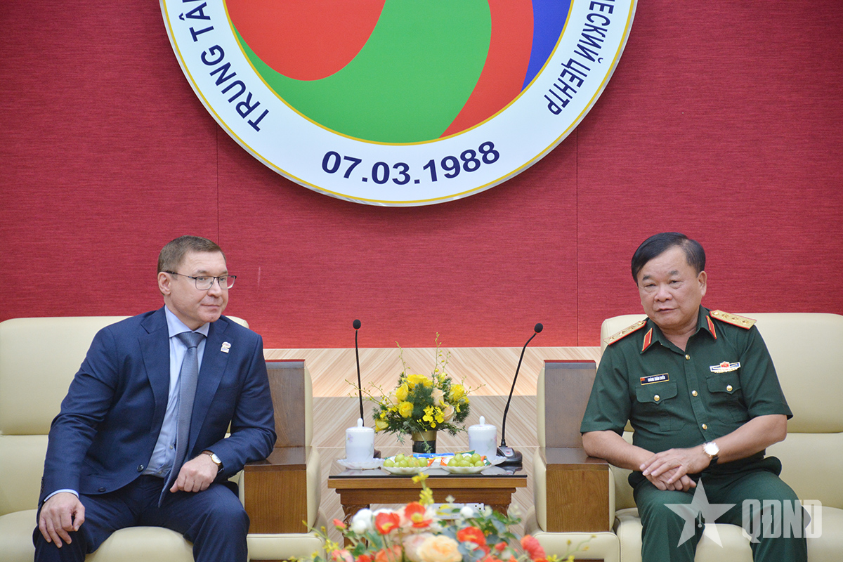 Phó chủ tịch thứ nhất Hội đồng Liên bang Nga thăm và làm việc tại Trung tâm Nhiệt đới Việt - Nga