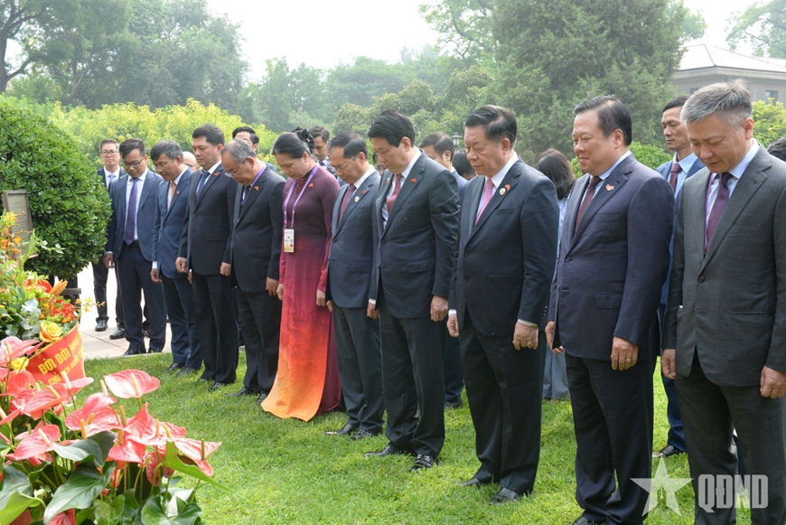 Chủ tịch nước gặp gỡ cán bộ, nhân viên Đại sứ quán và cộng đồng người Việt Nam tại Trung Quốc