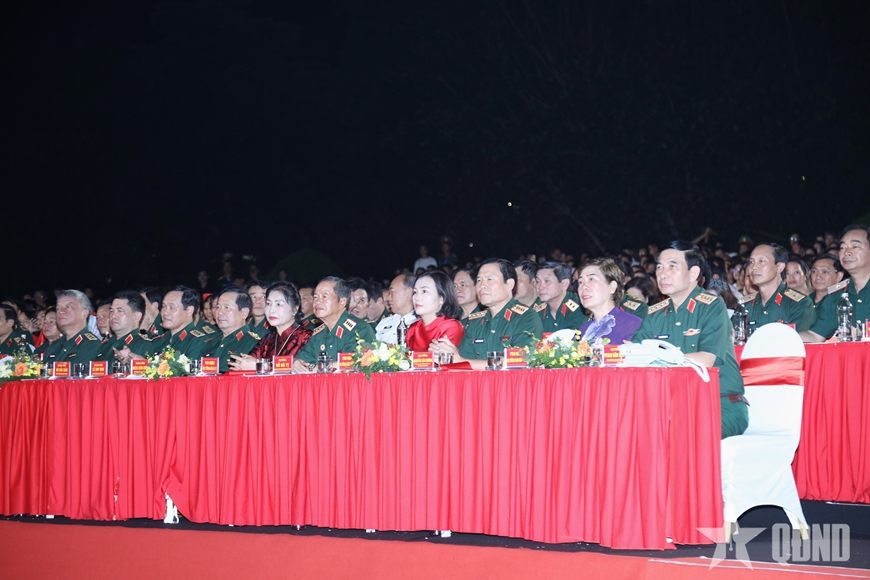 Hùng tráng chương trình chính luận nghệ thuật “Bản hùng ca chiến thắng”