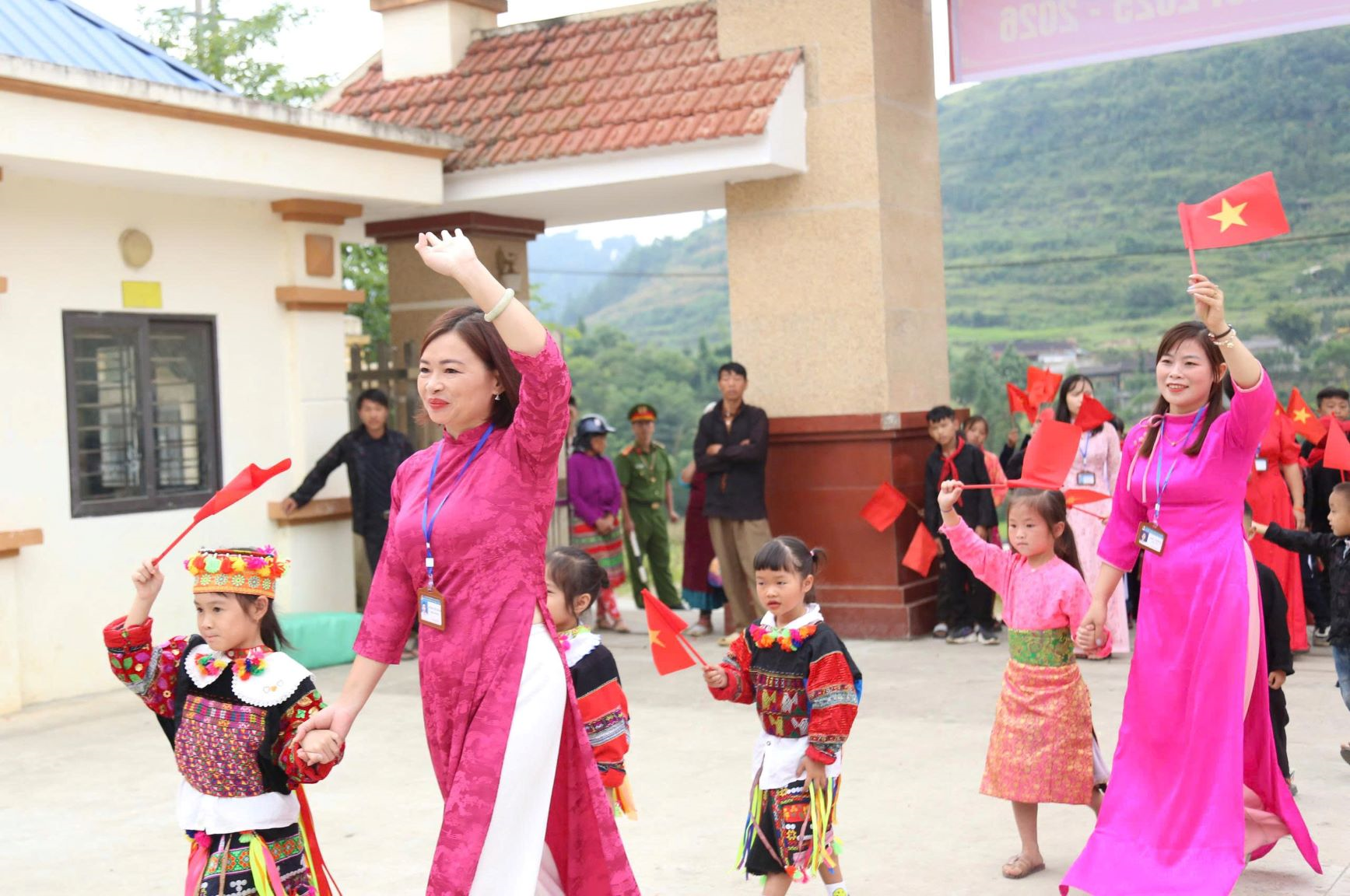 Niềm vui ngày khai giảng nơi địa đầu Tổ quốc