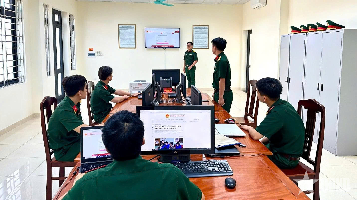Quân nhân phải tuân thủ nghiêm các quy định khi sử dụng internet, mạng xã hội
