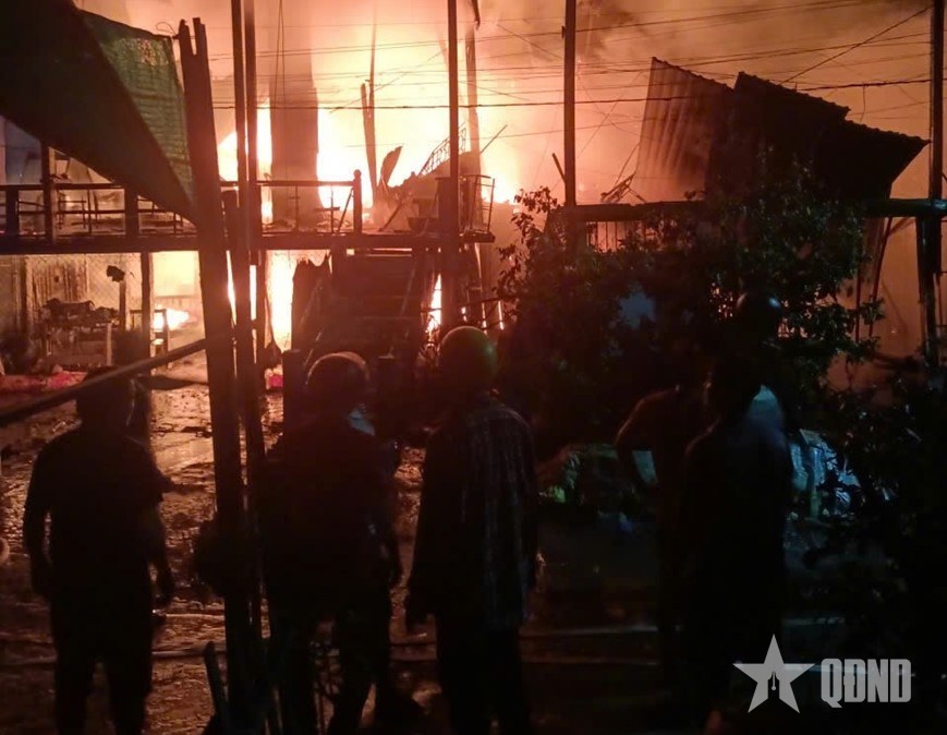 An Giang: Cháy 3 căn nhà trên địa bàn xã Hòa Lạc