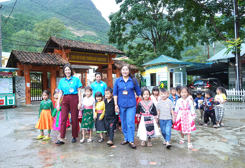 Cô và trò ở Mèo Vạc tự tin vào năm học mới