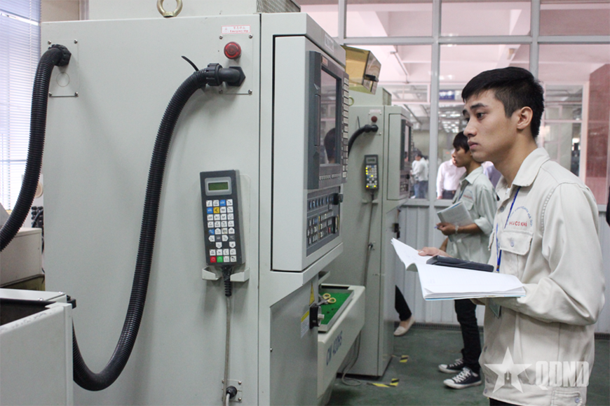 Trường Đại học Công nghiệp Hà Nội “mở cửa” để tân sinh viên chuyển sang ngành Vi mạch bán dẫn