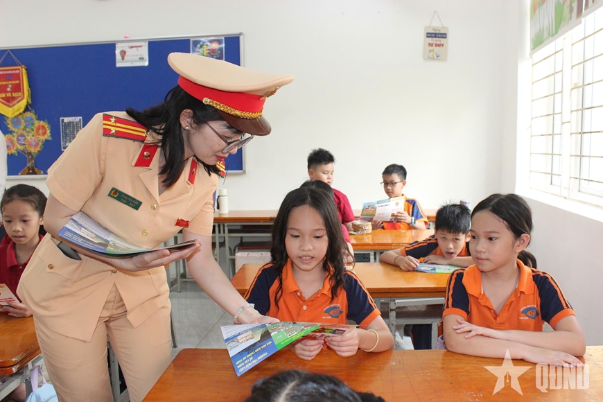 Hà Nội: Đẩy mạnh tuyên truyền an toàn giao thông cho học sinh